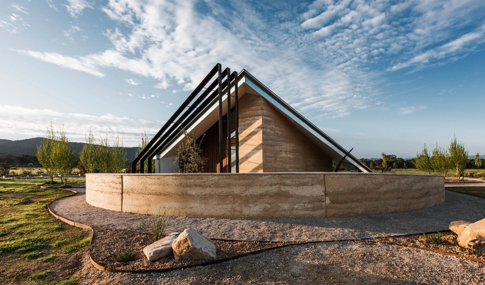 Kavillo Studios Mudgee Curved Wall