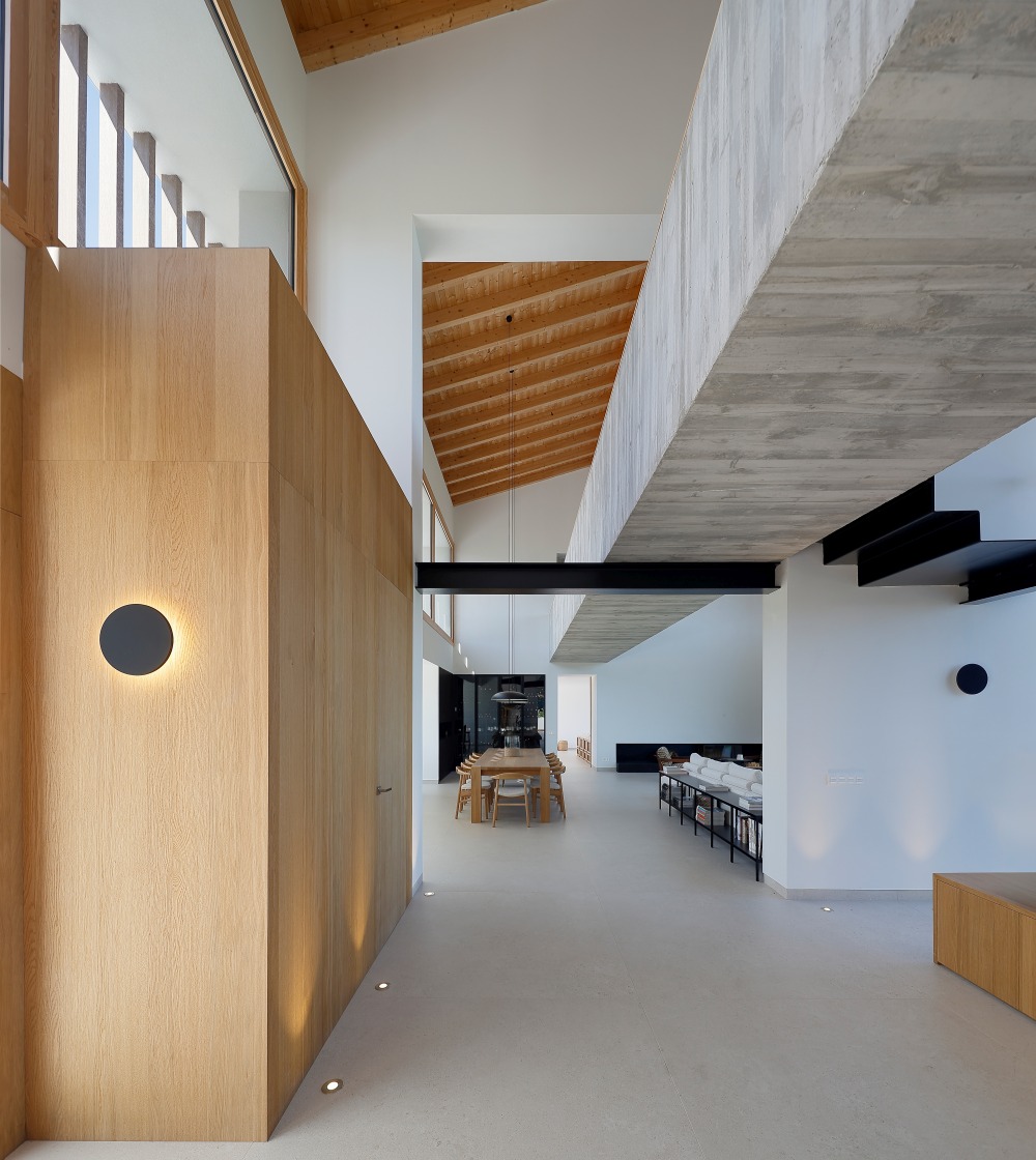 Spain Casa en Asturias interior concrete beam