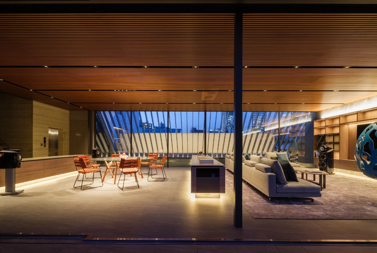 Stealth Villa In Japan by APOLLO Architects Associates living area night