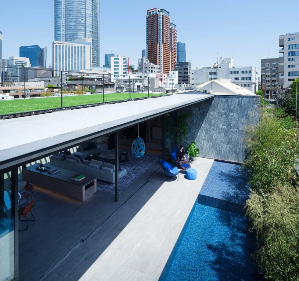 Stealth Villa In Japan by APOLLO Architects Associates open space pool