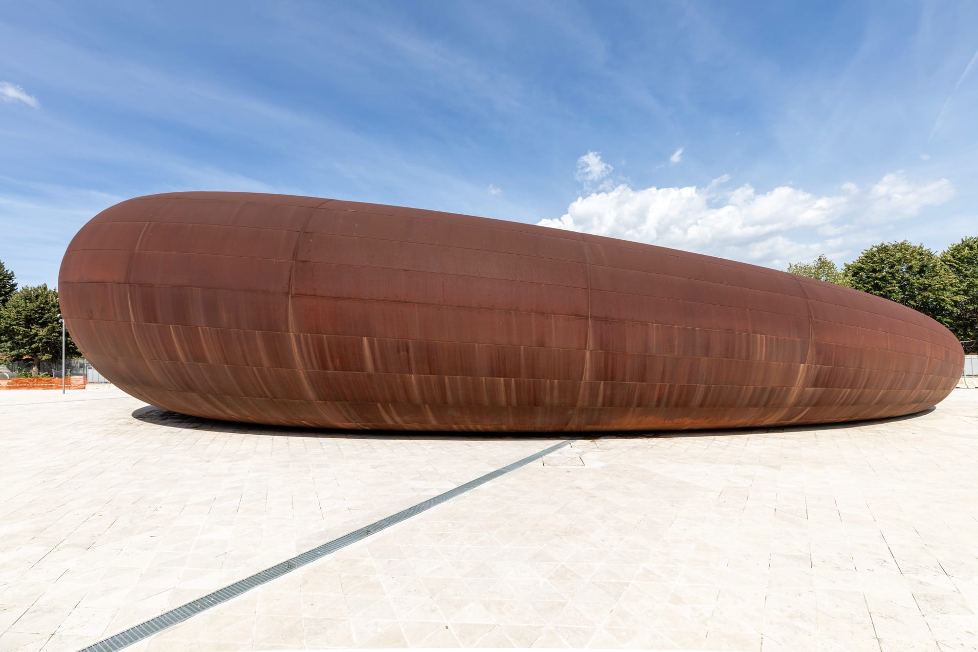 a side view of the entrance to a contemporary train station in Naples designed by Anish Kapoor