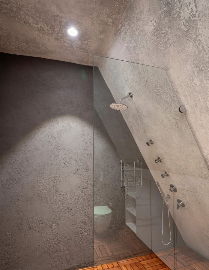 A frame cabin architecture shower