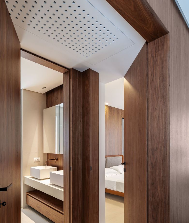 Bari apartment bathroom