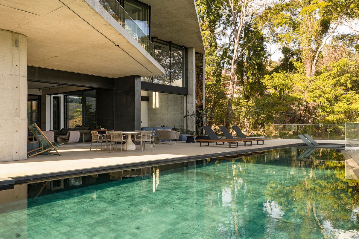 Concrete House by Dayala e Rafael Arquitetos Associado patio furniture