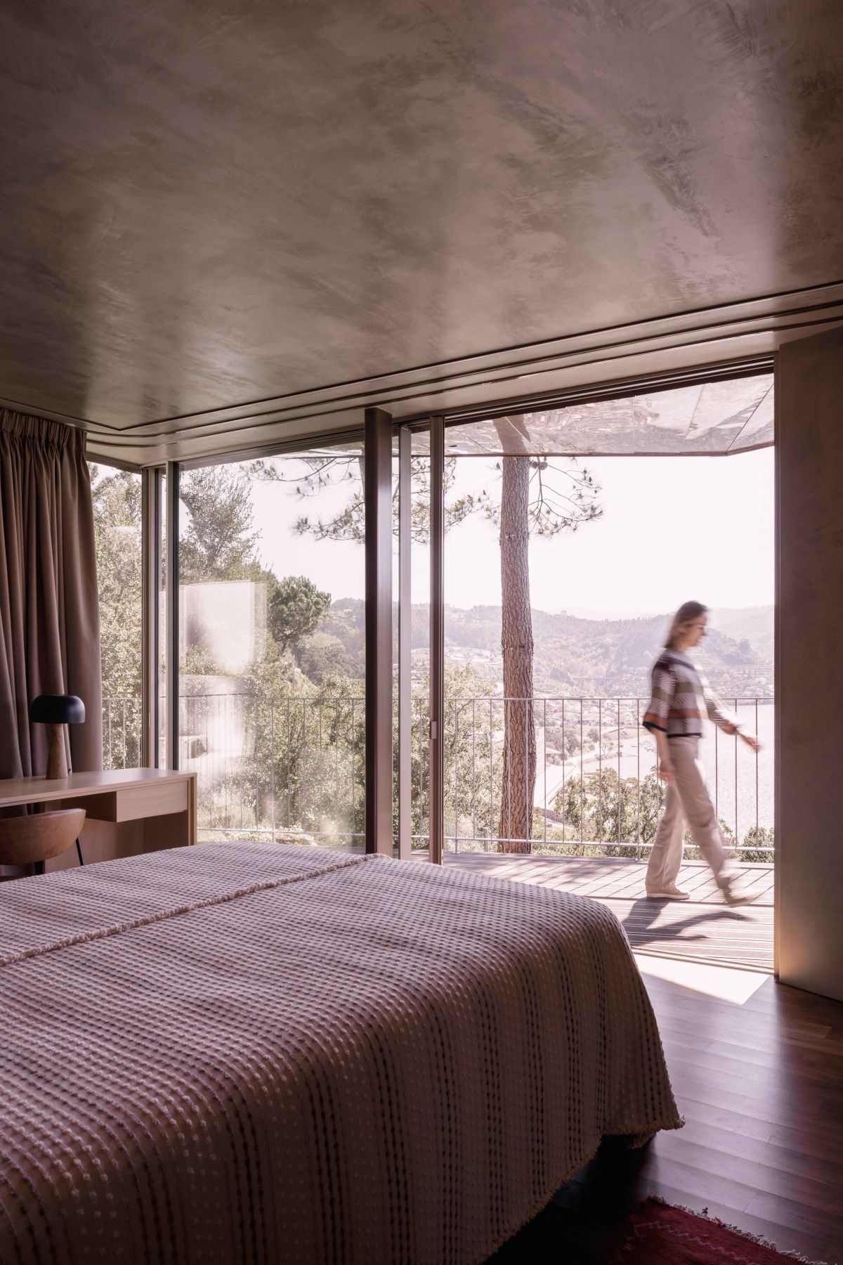 Douro Wood House MJARC Arquitectos Associados lda bedroom