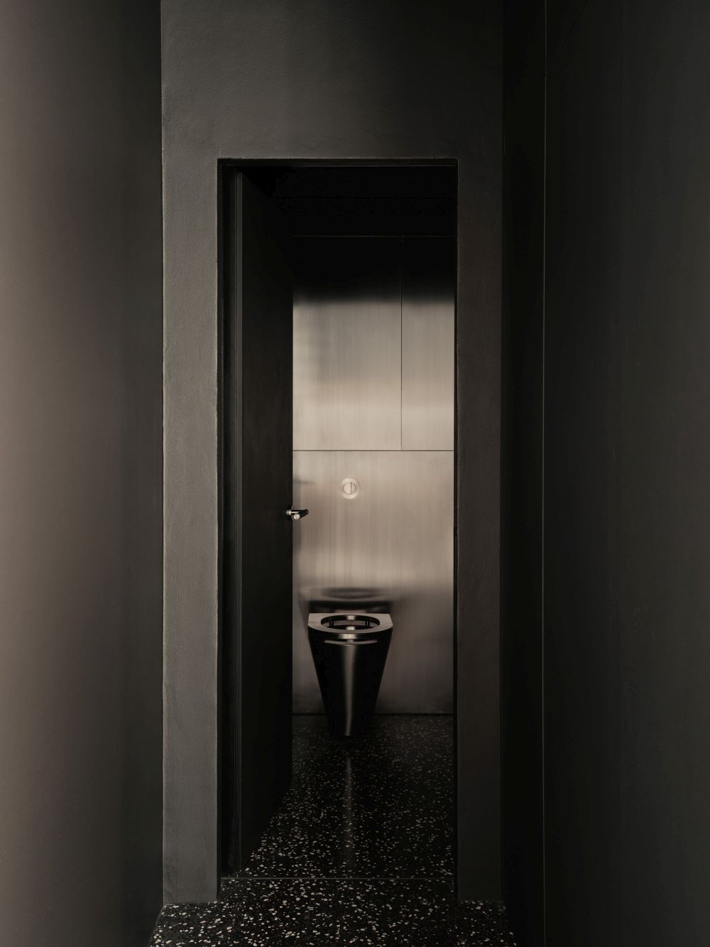 Glassbrick Apartment in Berlin bathroom