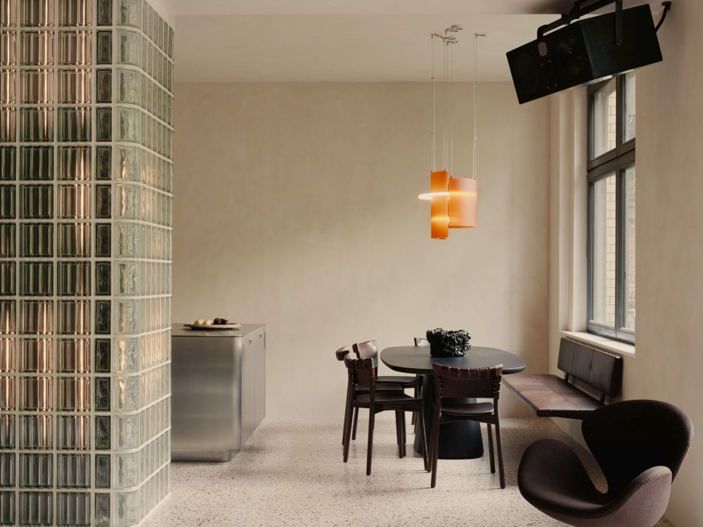 Glassbrick Apartment in Berlin dining area