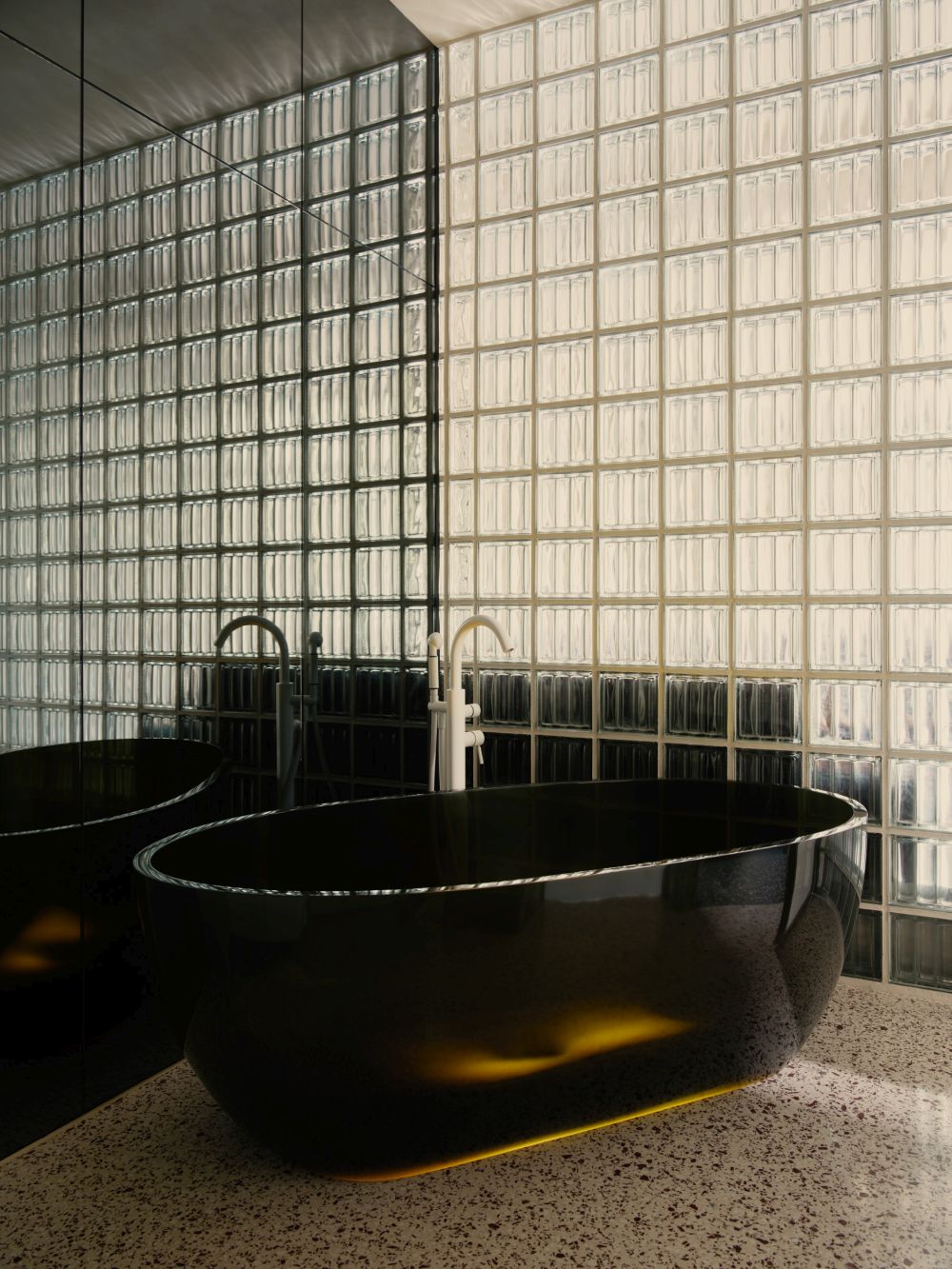 Glassbrick Apartment in Berlin tub