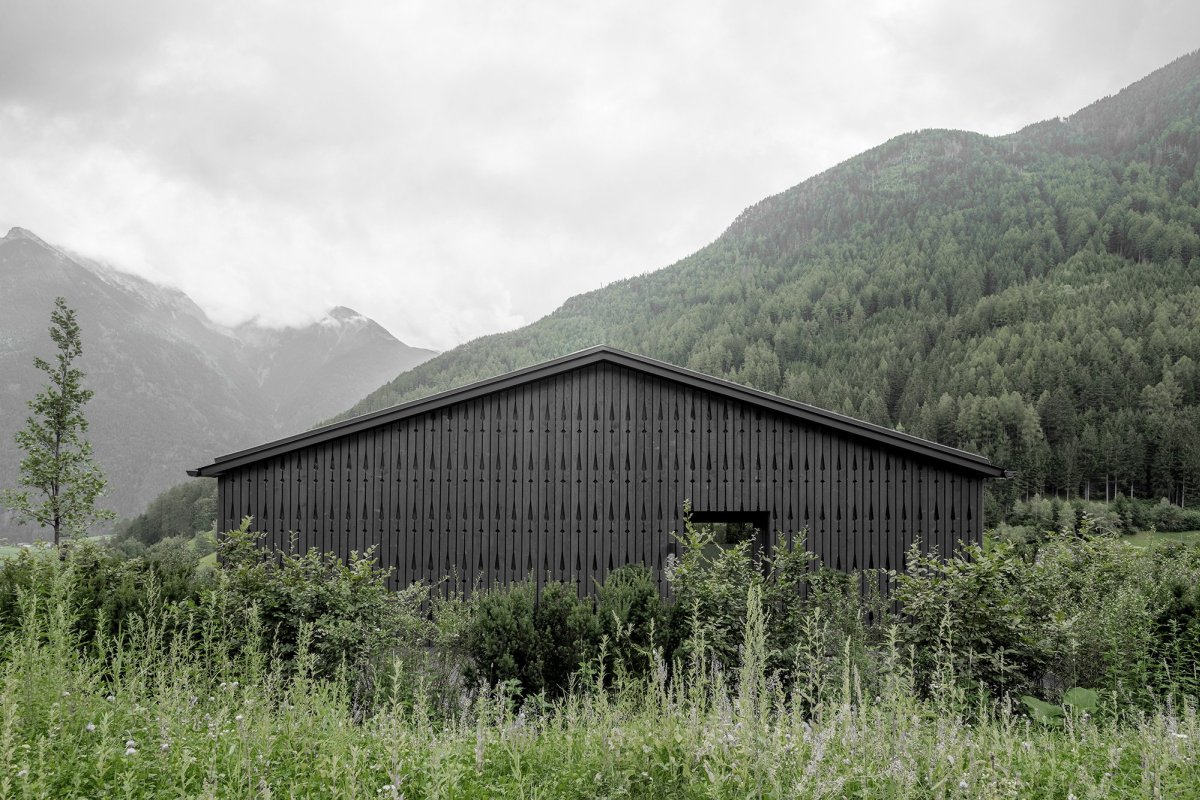 Amonti Chalets Design Architecture Back