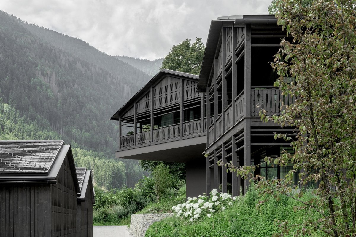 Amonti Chalets Design Architecture Black
