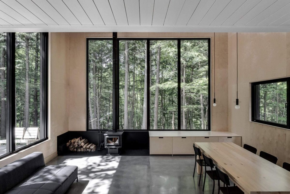 Black modern cabin arhitecture interior