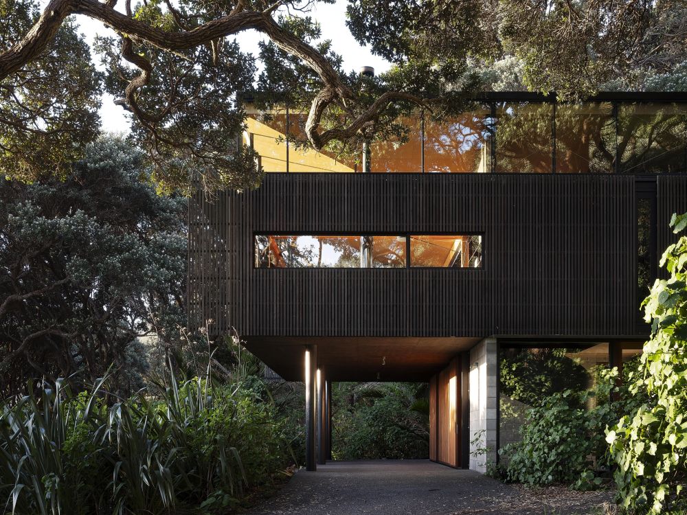 New Zeeland Kawakawa Bach Herbst Architects Pillars