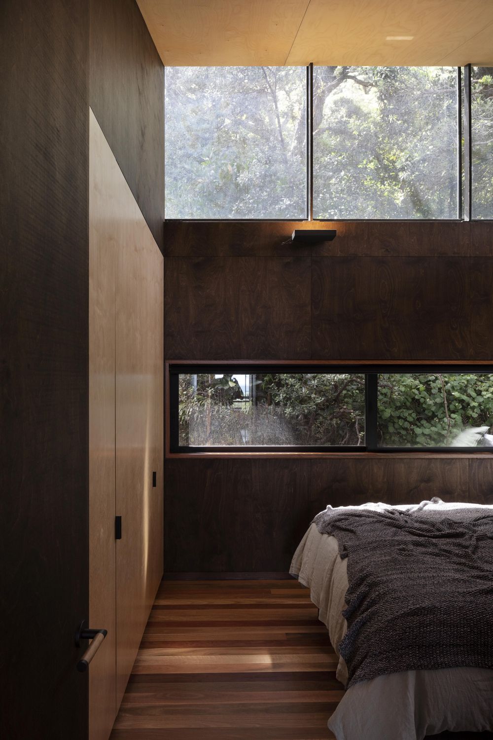 New Zeeland Kawakawa Bach Herbst Architects bedroom lower window