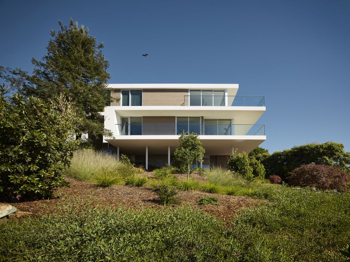 Reseidence by Lagoon View SWATT PARTNERS green vegetation